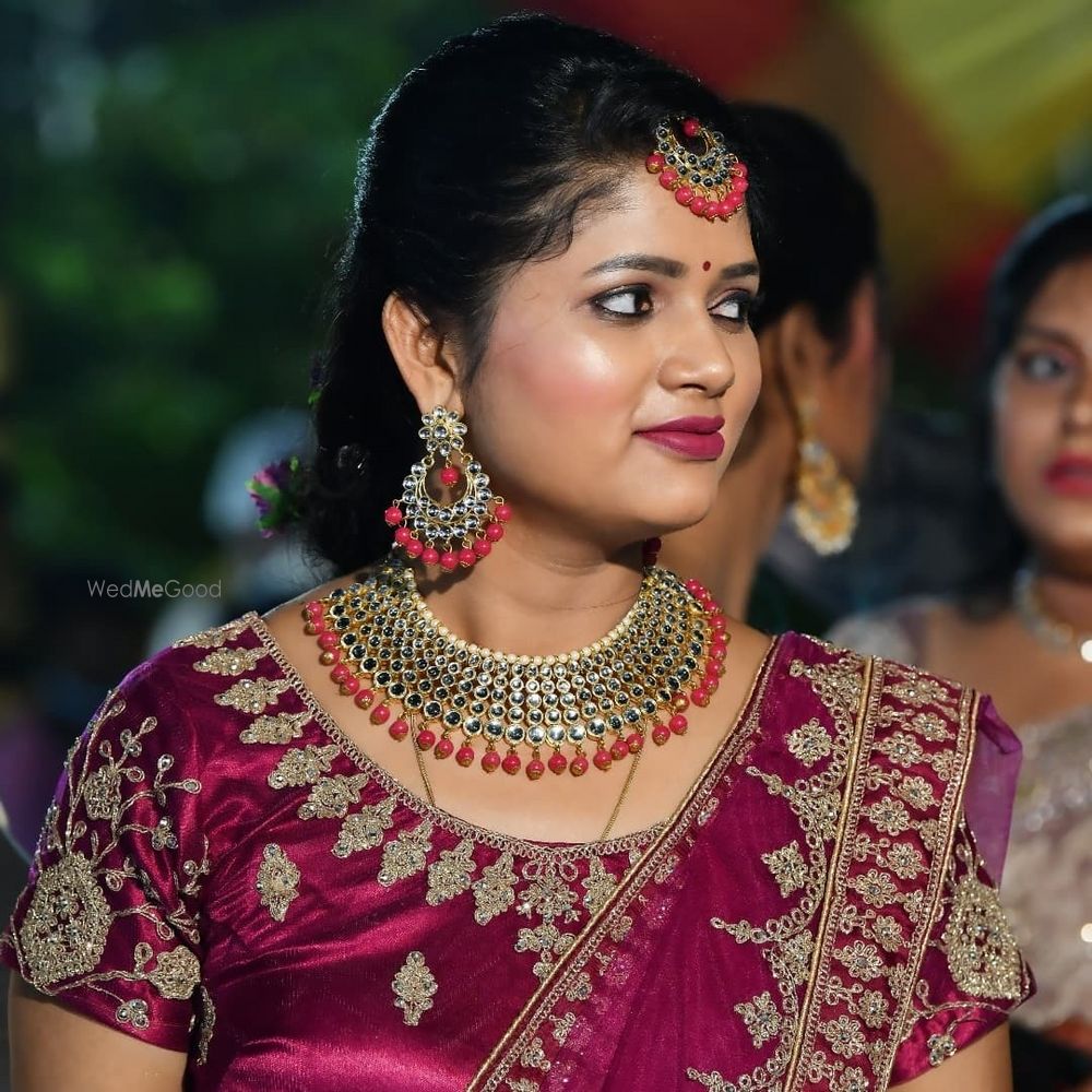 Photo From Bride's Sister - By Deepa Makeovers