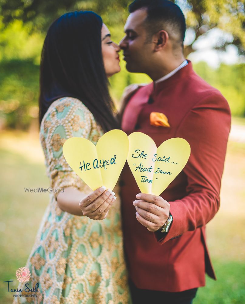 Photo of Pre wedding shoot with handwritten note prop