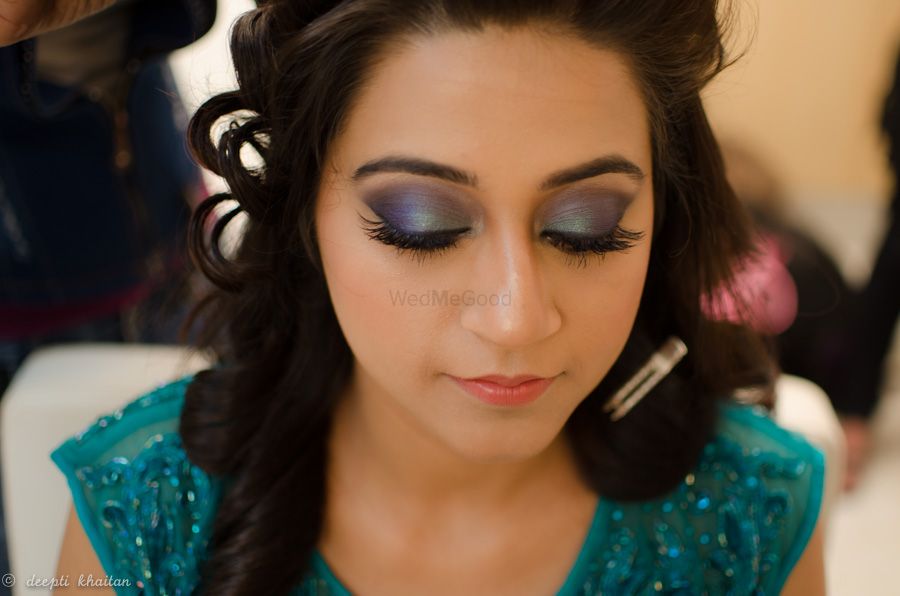 Photo From Vasundhra's Engagement Makeup - By Deepti Khaitan Makeup