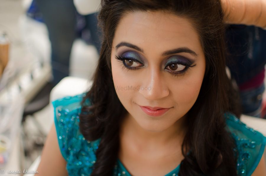 Photo From Vasundhra's Engagement Makeup - By Deepti Khaitan Makeup
