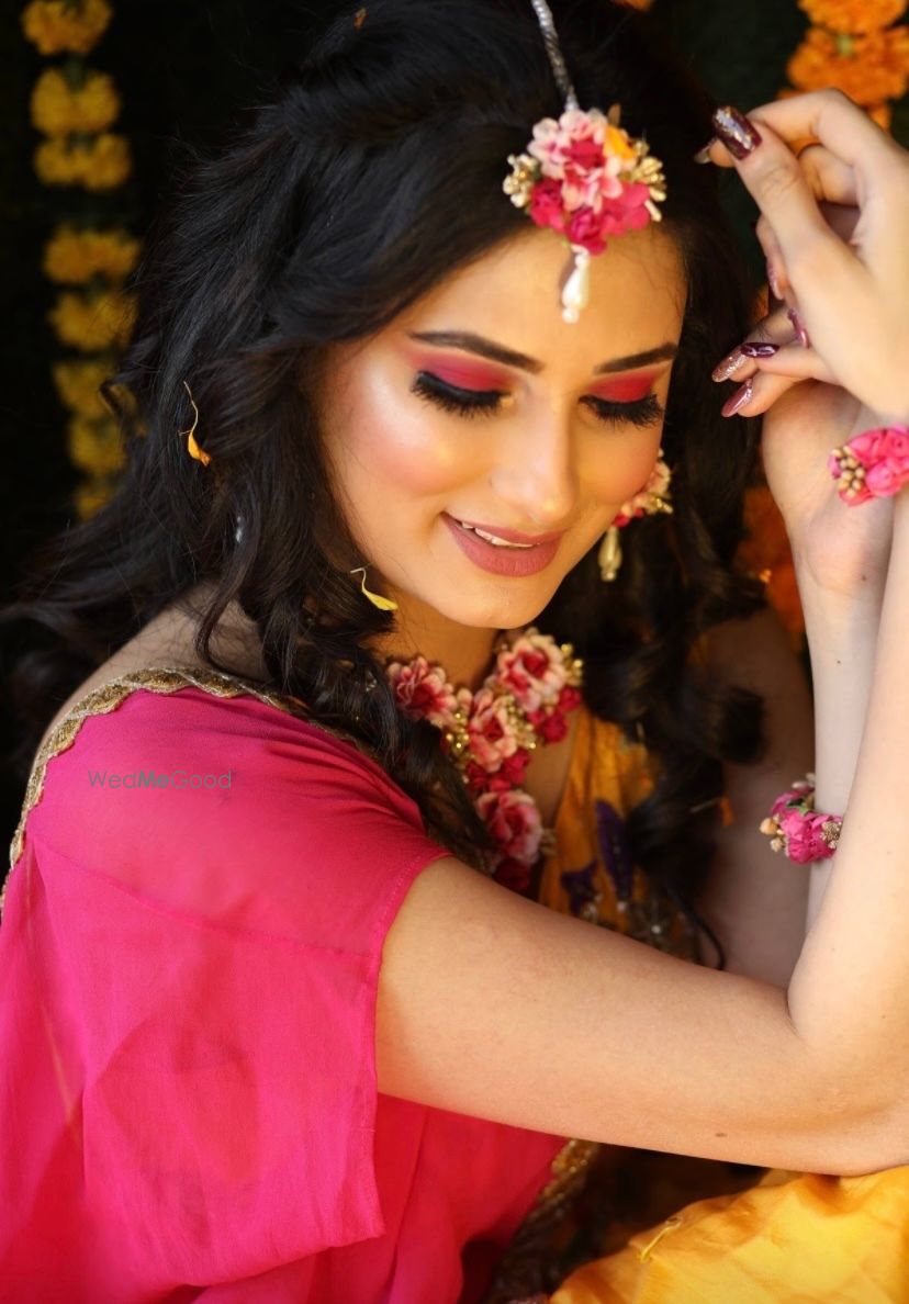 Photo From Haldi /Mahndi Look - By Makeup by Krati 