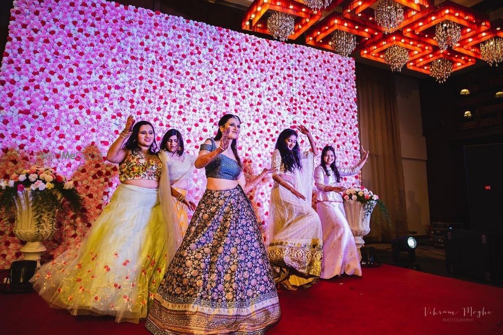 Photo From Sangeet / Engagement / Party looks - By Vinita Chaudhari Artistry