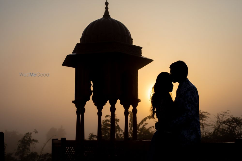 Photo From Priyanka & Dev Pre Wedding - By Hemal Vashi Photography