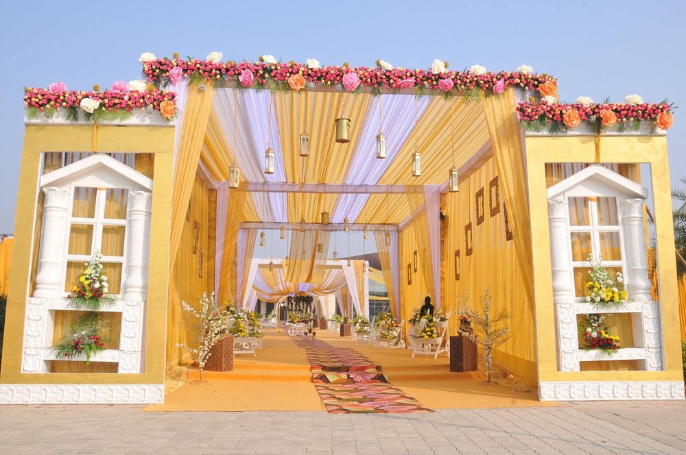 Photo of yellow and white entrance decor ideas