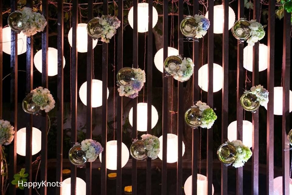 Photo of hanging floral balls decor