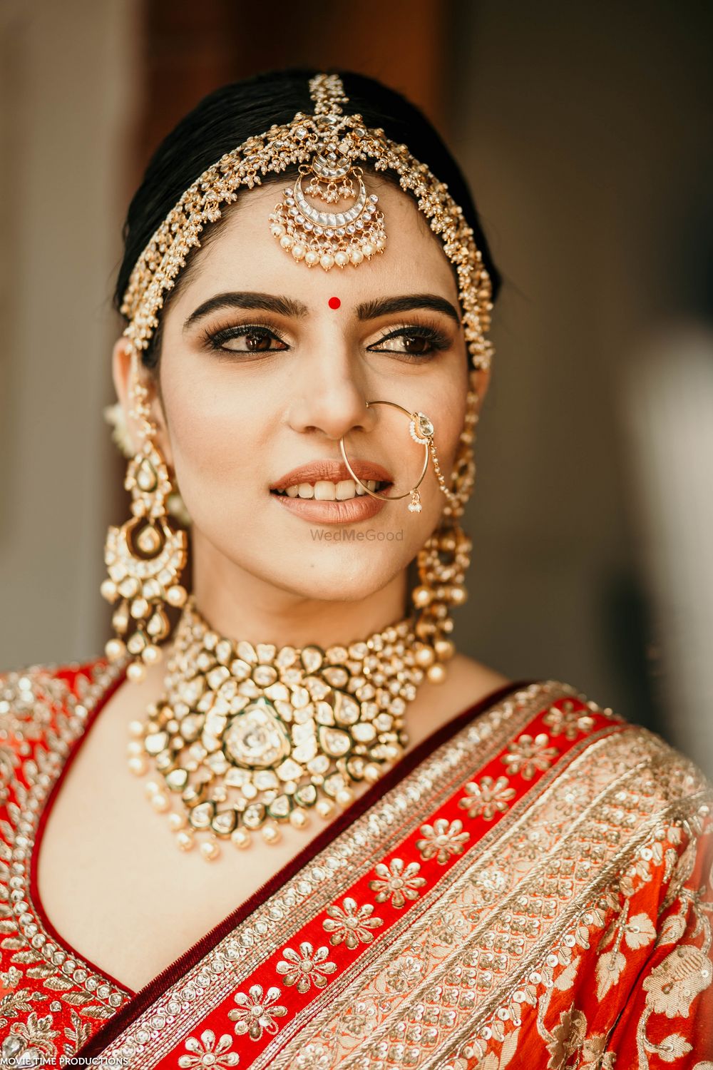 Photo of sikh bride with gold eye makeup and statement jewellery