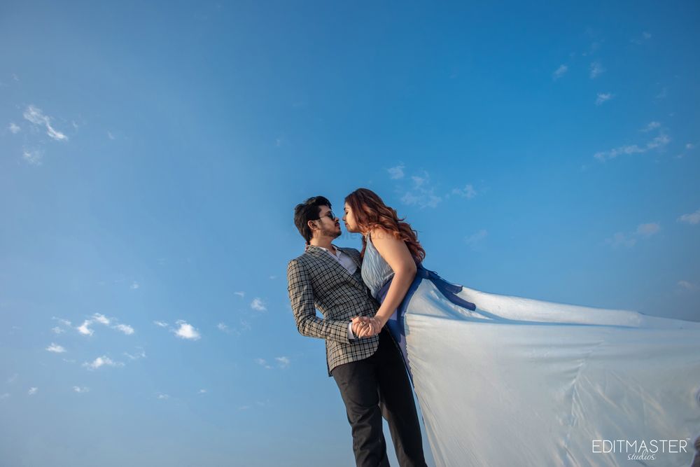 Photo From Ashu & Riya Pre wedding - By Editmaster Studios