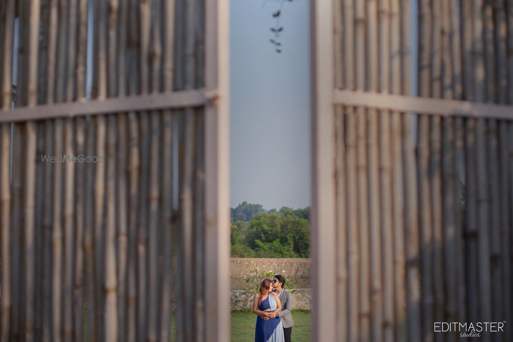 Photo From Ashu & Riya Pre wedding - By Editmaster Studios