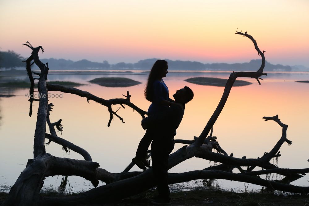 Photo From PRE-WEDDING - By Jhatakia Photographers