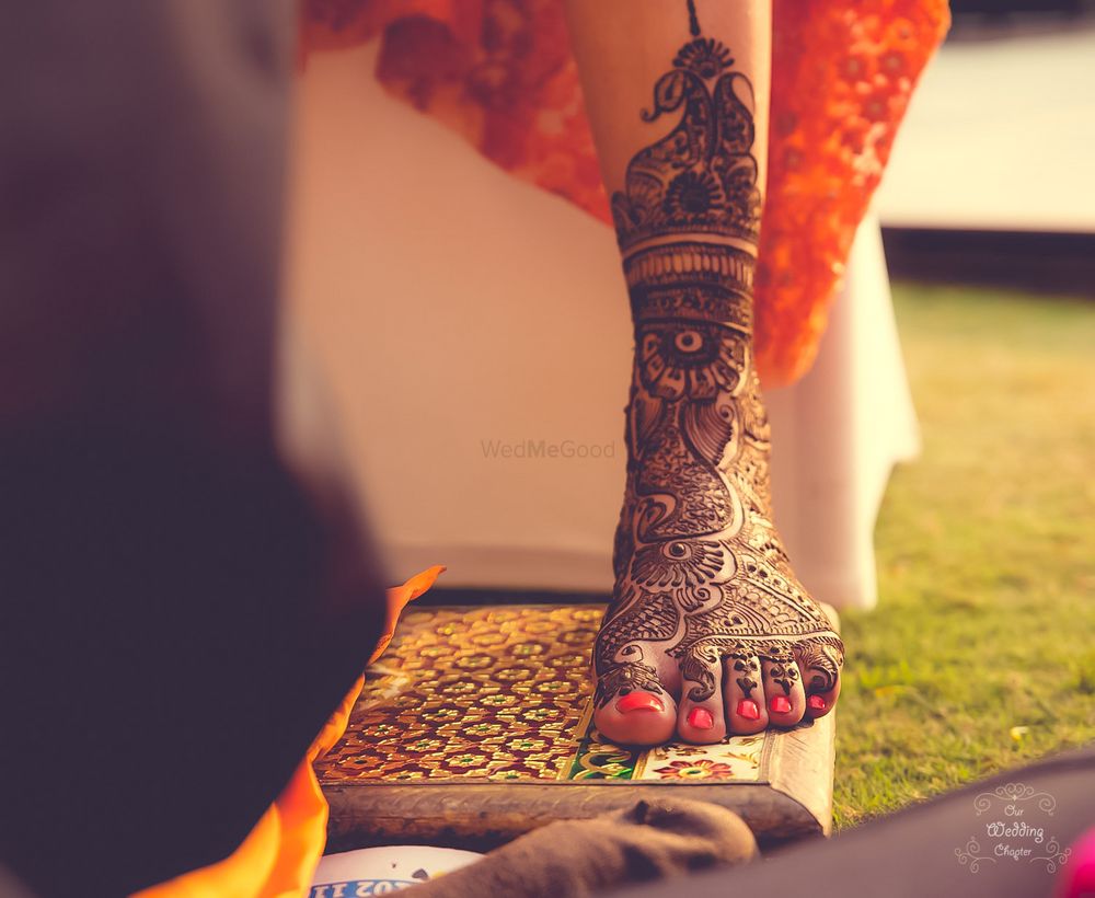 Photo of bridal feet mehendi design