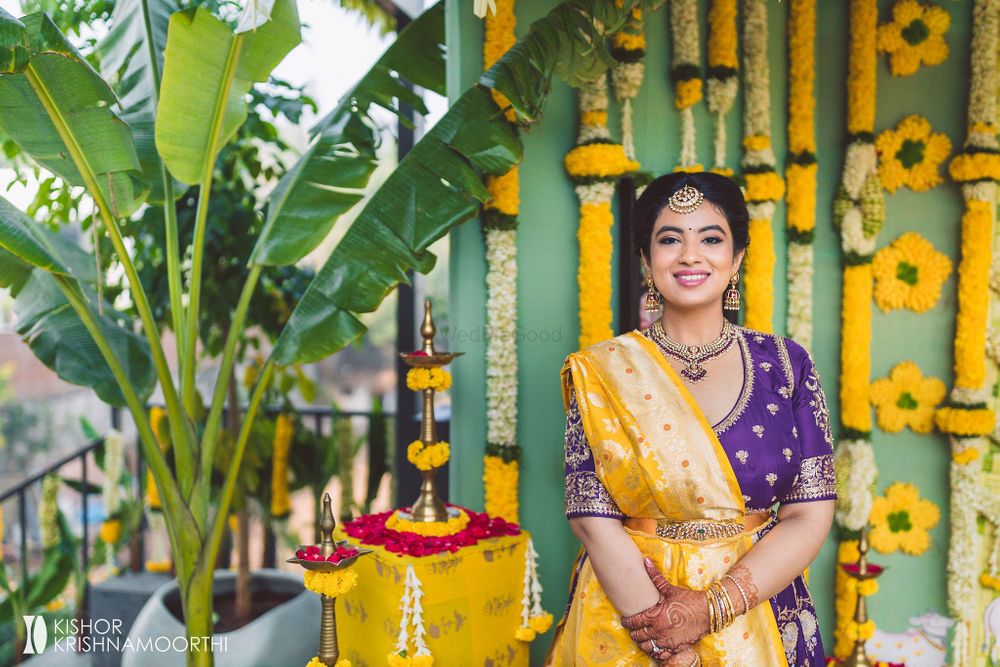 Photo of South Indian bride in minimal makeup and jewellery ready for engagement