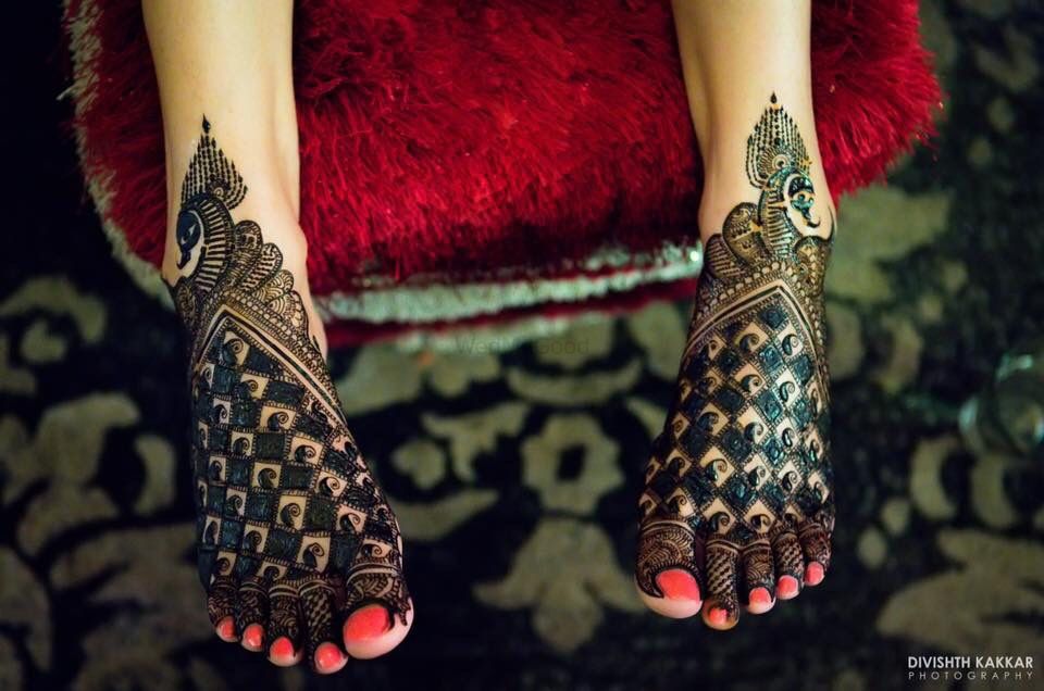 Photo of Unique peacock theme bridal mehendi design on feet
