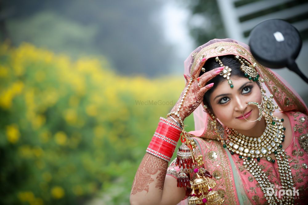 Photo of Contrasting jewellery with green with light pink lehenga