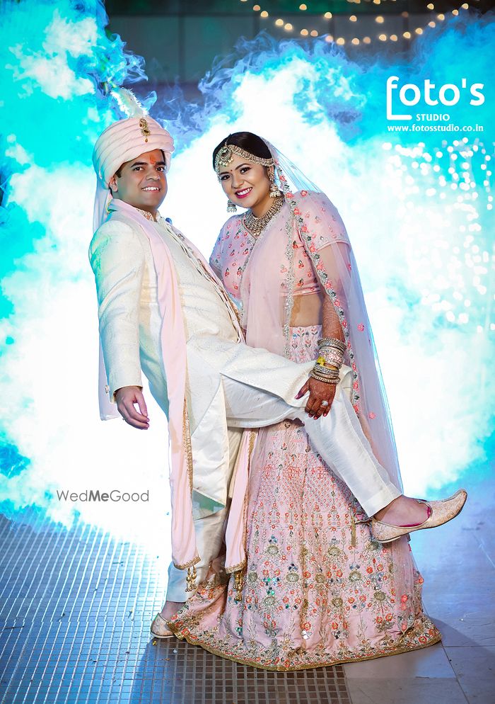 Photo From pragya weds subodh wedding couple shoot - By Foto's Studio