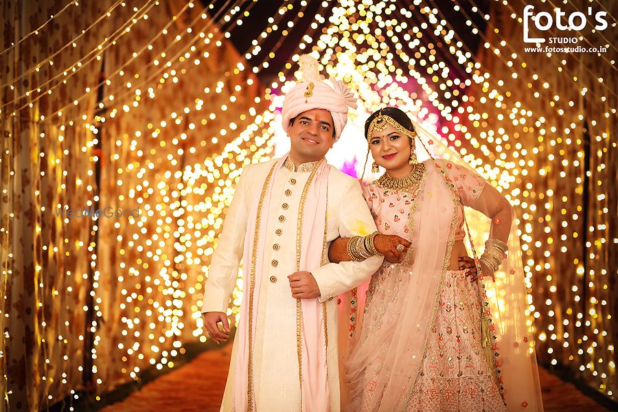 Photo From pragya weds subodh wedding couple shoot - By Foto's Studio