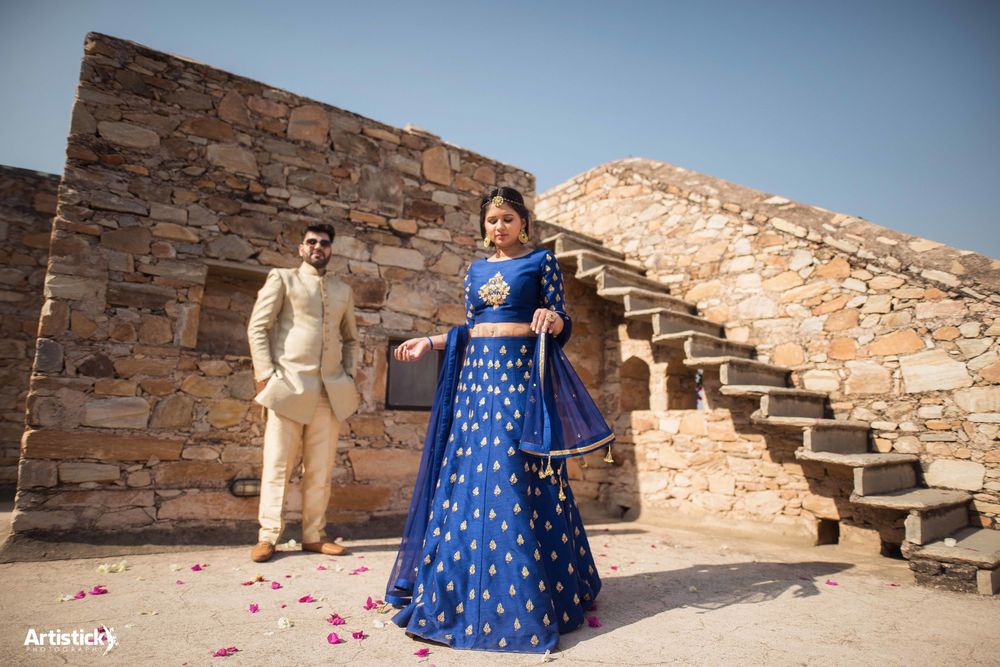 Photo of couple pre-wedding shoot in fort