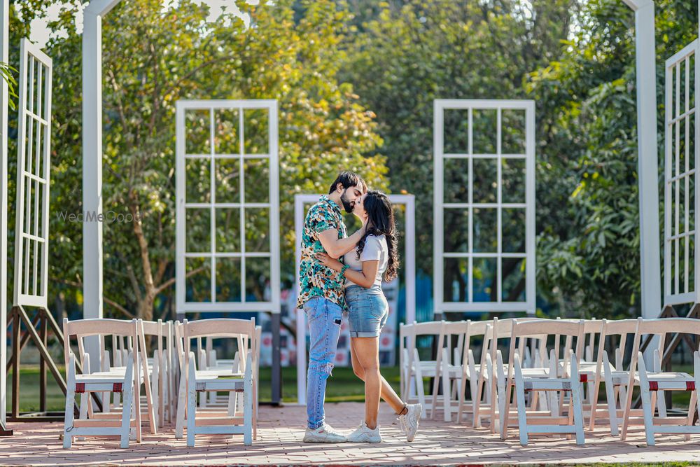 Photo of pre wedding shoot with couple kissing shot