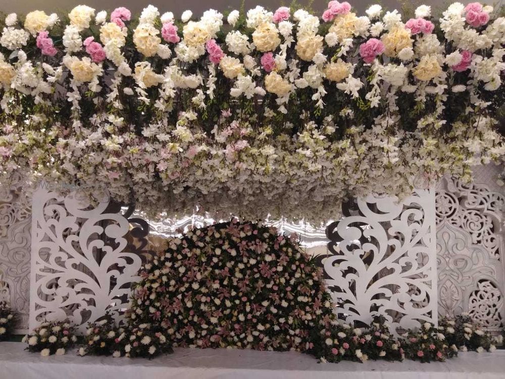 Photo From Contemporary Floral Decor for Engagement - Varun Novotel - By Eventina Decors