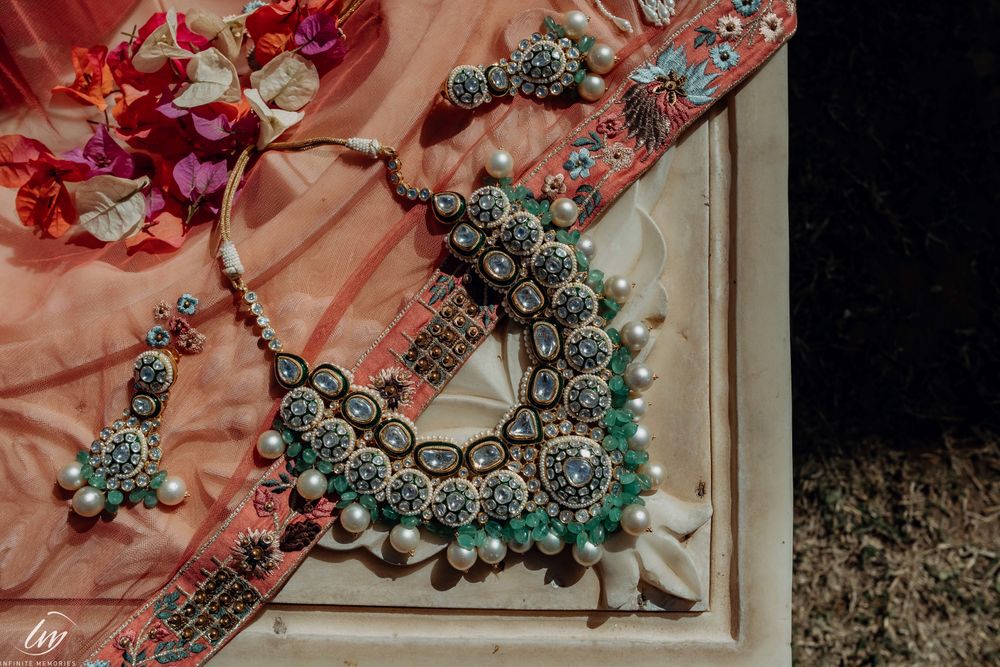 Photo of Gorgeous kundan jewellery with green beads and pearls