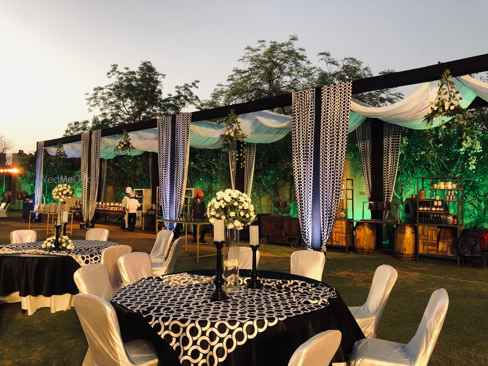 Photo From Black & White (Sangeet) - By The Diaries 