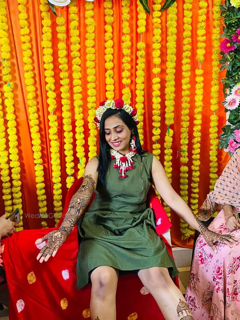 Photo From Haldi/Mehendi Bride - By Hashtag Makeovers (Priyanka Gunani)