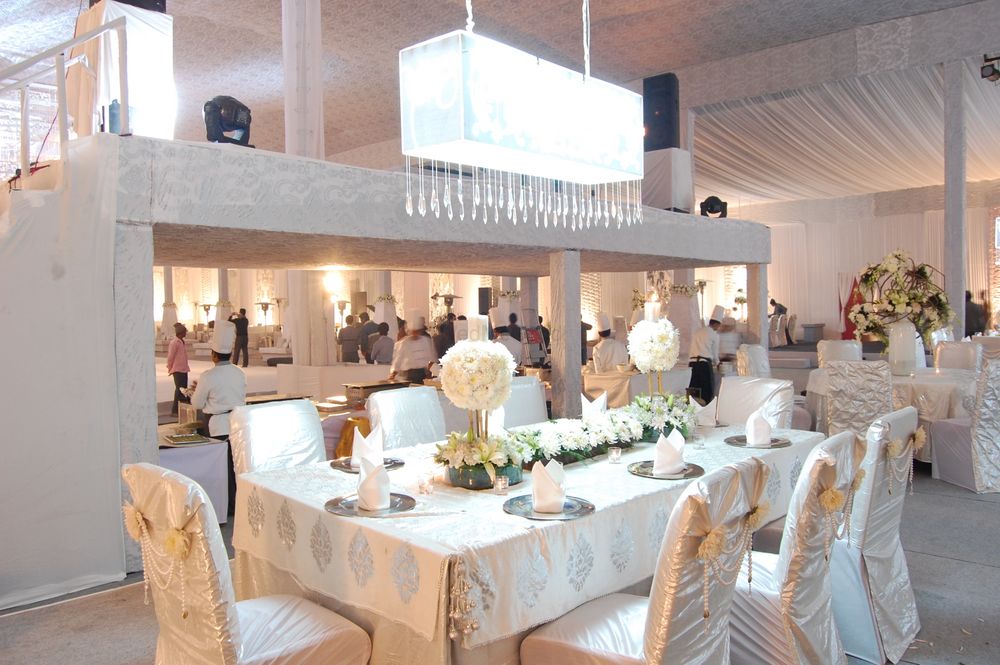 Photo From Classy White Wedding Theme - By EMG Weddings and Entertainment