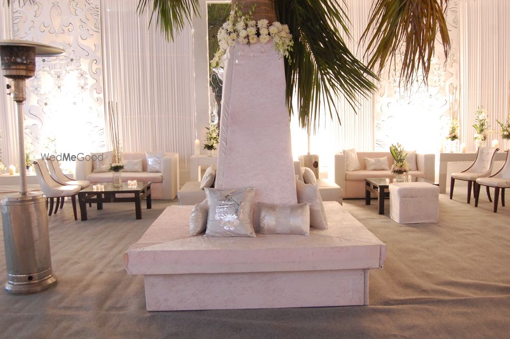 Photo From Classy White Wedding Theme - By EMG Weddings and Entertainment