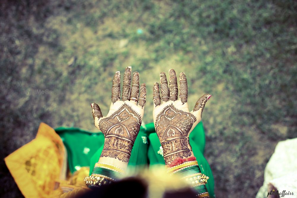 Photo of Unique mehendi design with gap