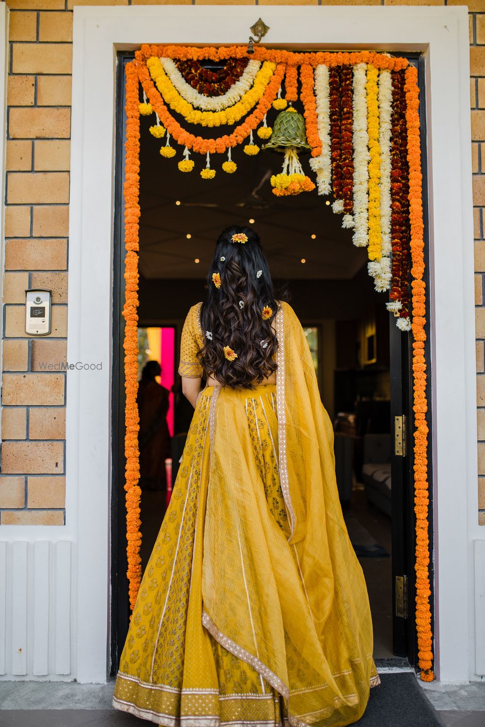 Photo of open hairstyle for mehendi with flowers in it