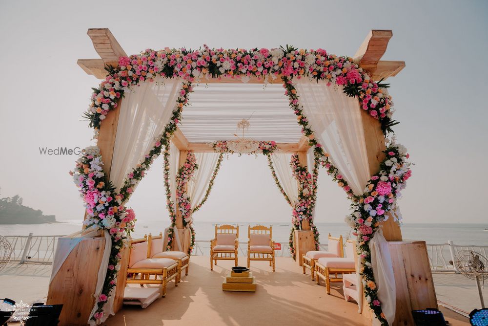 Photo of Minimal mandap decor