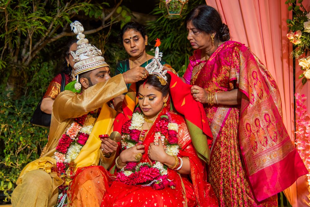 Photo From Rajeshwar & Debkanya Bengoli Wedding - By Witty Shadows