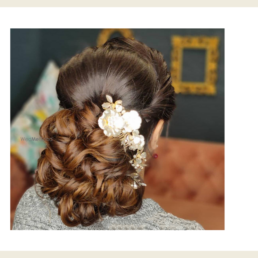 Photo From bridal hairstyle - By Sana Makeup Artistry