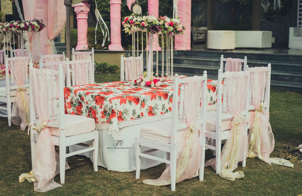 Photo of floral print table covcer