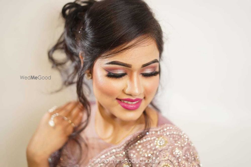 Photo From glowy engagement bride - By Makeup Elegance by Munmun