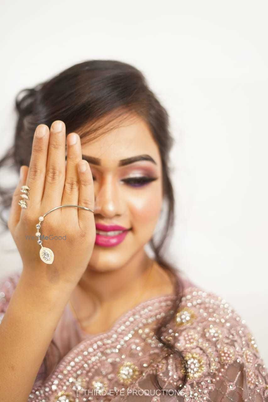 Photo From glowy engagement bride - By Makeup Elegance by Munmun