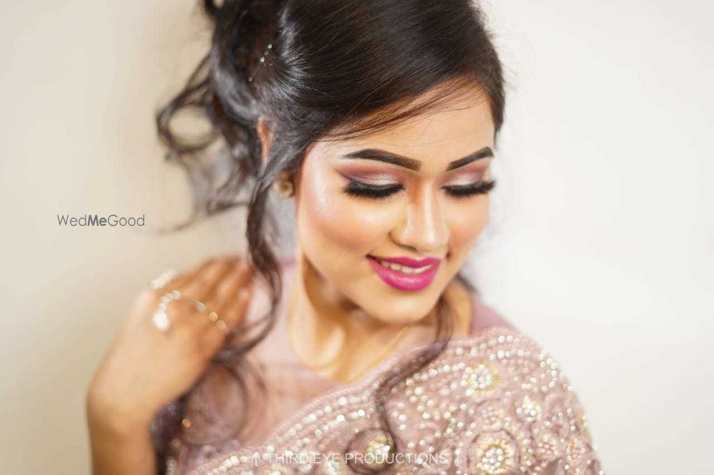 Photo From glowy engagement bride - By Makeup Elegance by Munmun