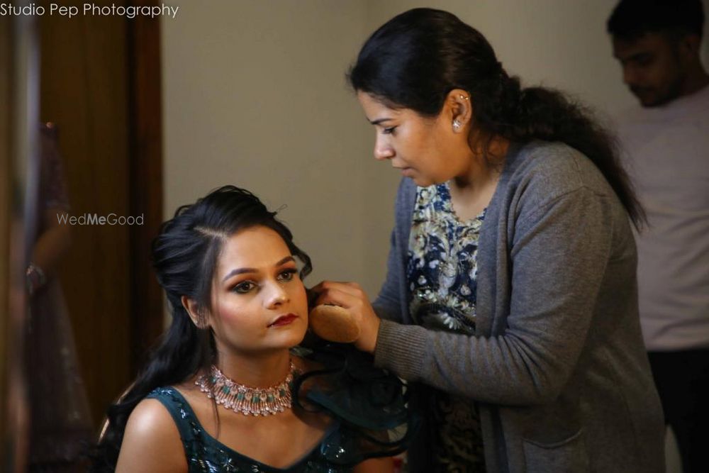 Photo From Engagement Bride Swati - By Manisha Batra Makeovers