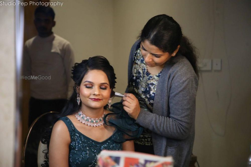 Photo From Engagement Bride Swati - By Manisha Batra Makeovers