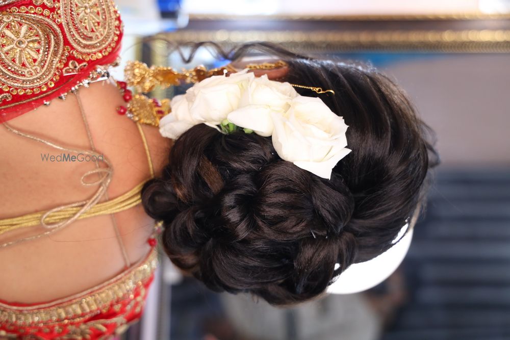 Photo From Bridal Hairdos - By Manisha Batra Makeovers