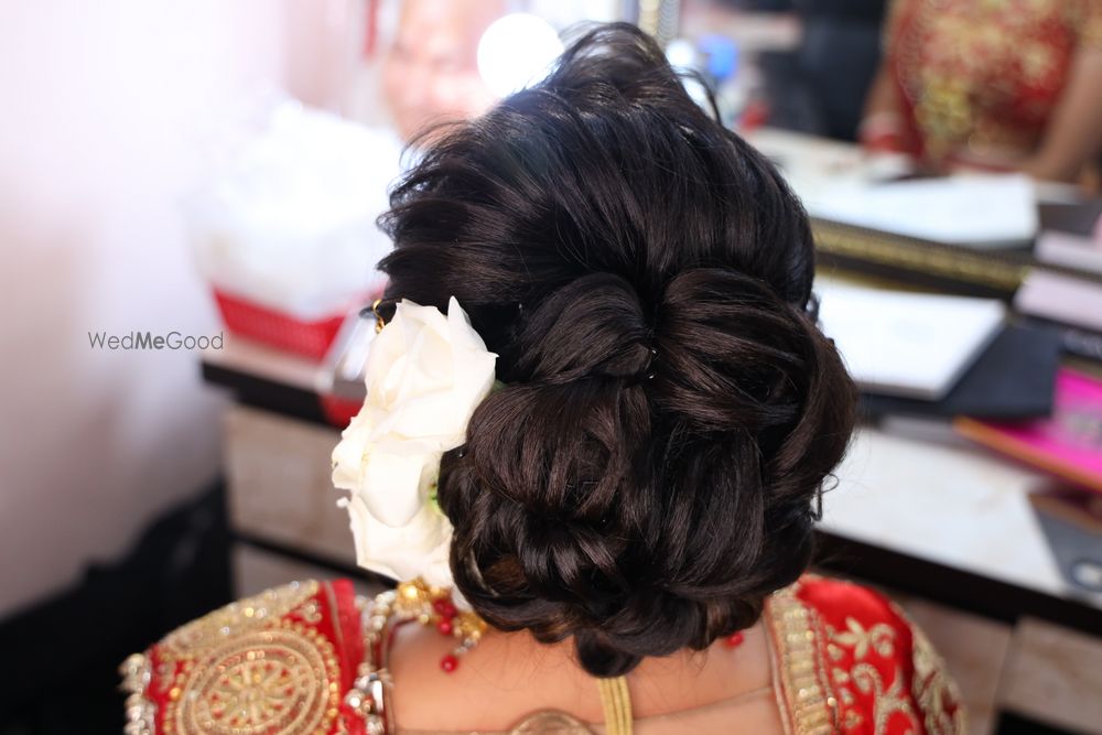 Photo From Bridal Hairdos - By Manisha Batra Makeovers