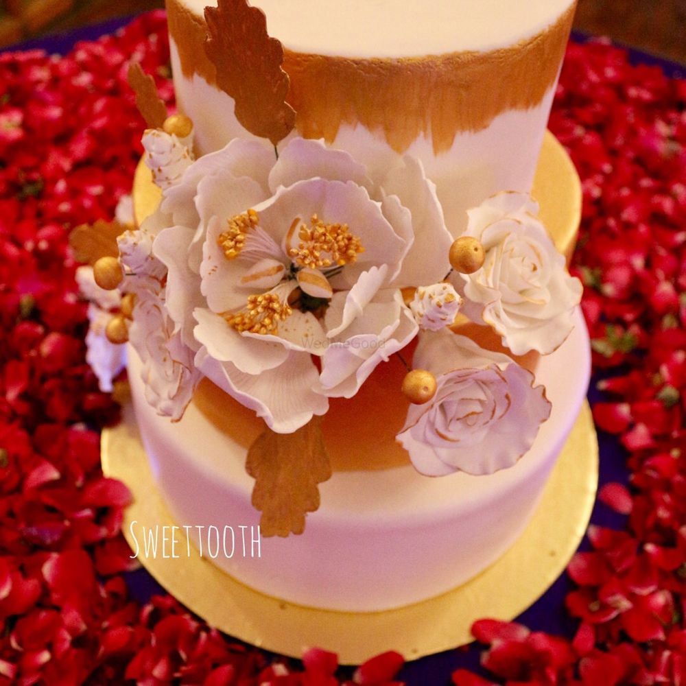 Photo From Wedding cake - By Sweettooth