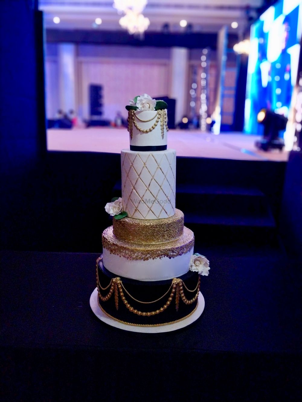Photo From Wedding cake - By Sweettooth