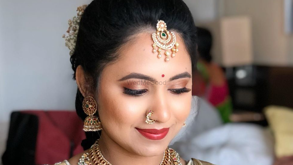 Dharas Makeup