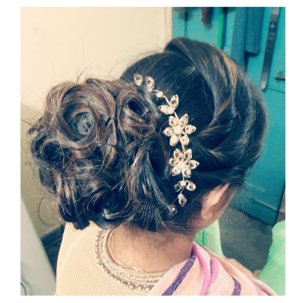 Photo From HAIRDOS  - By Makeover by Harpreet Kaur