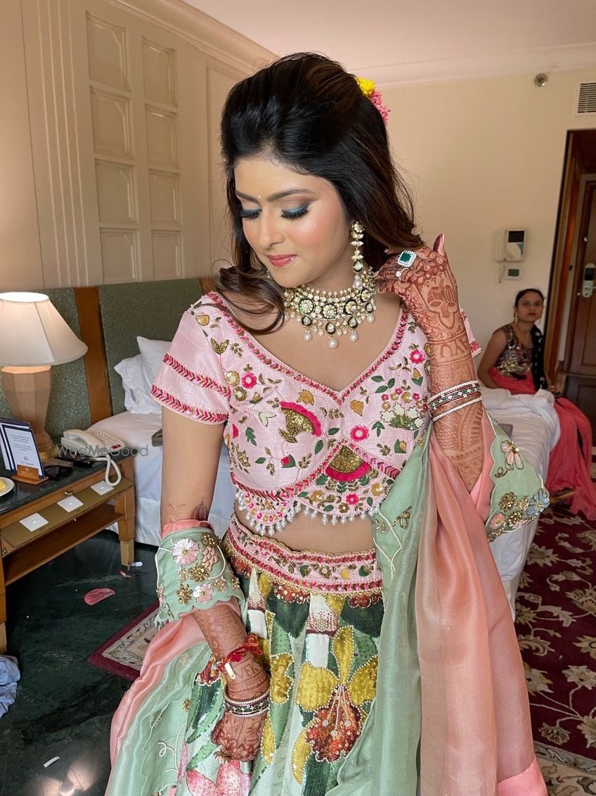 Photo From Ayushi Jain's destination Mehendi - By Make up by Shriya Pardal