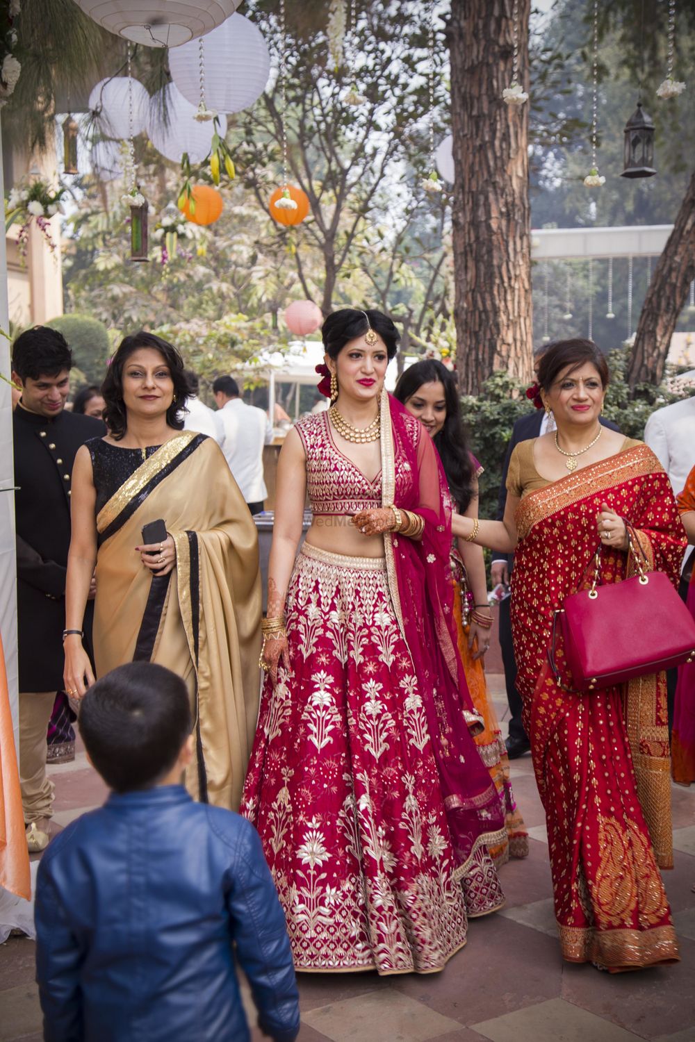 Photo of Bride in red and white lehenga with sleeveless blouse and single dupatta draping style