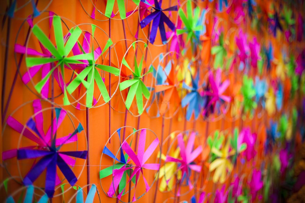 Photo of Mehendi decor idea with pinwheel props