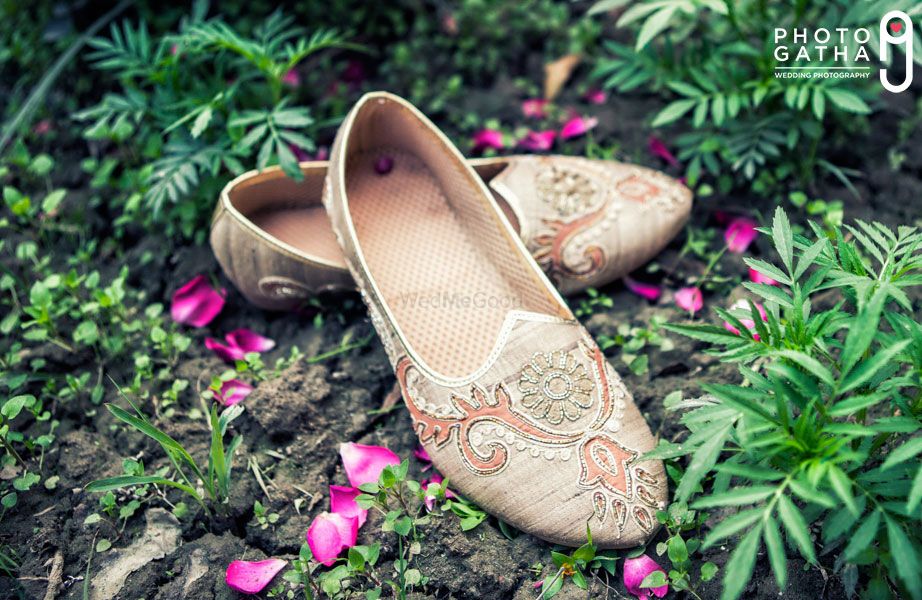 Photo of Embroidered groom shoes in cream and peach