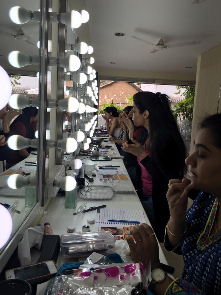 Photo From MAKEUP CLASSES - By Makeup by Sabrina Suhail