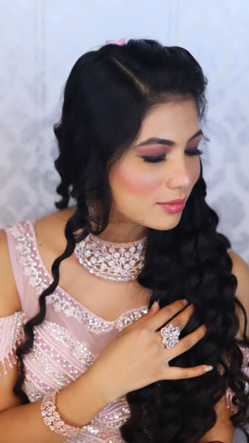 Photo From engagement bride Kajal - By Aksh Makeovers 